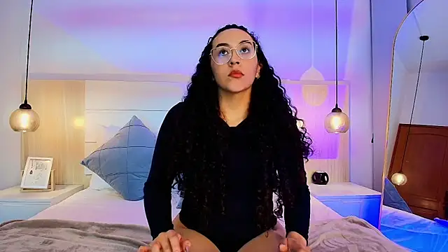 Snapshot of alehia_cute chatting on November 30, 2025, 6:12 pm alehia cute online show from November 30, 2025, 6:12 pm