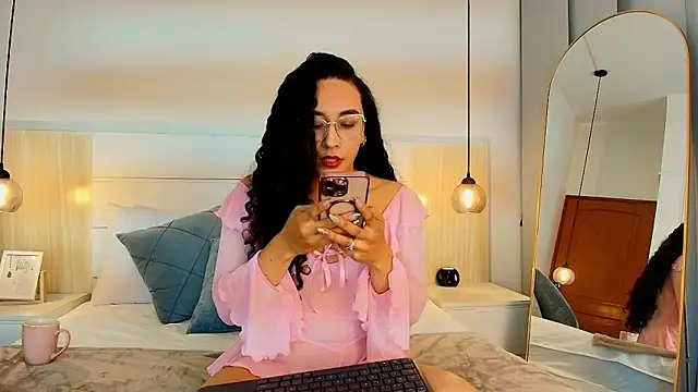 Snapshot of alehia_cute chatting on December 1, 2025, 11:54 pm alehia cute online show from December 1, 2025, 11:54 pm