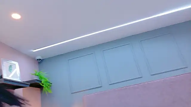 Camila Hill  online show from November 10, 2025, 1:10 pm