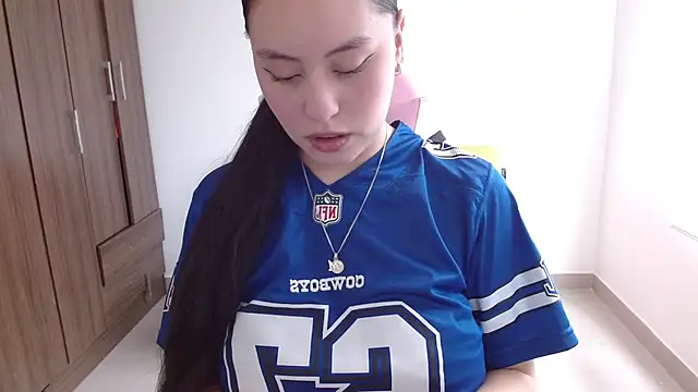 Snapshot of madissooon__ chatting on November 5, 2025, 6:19 pm madissooon online show from November 5, 2025, 6:19 pm