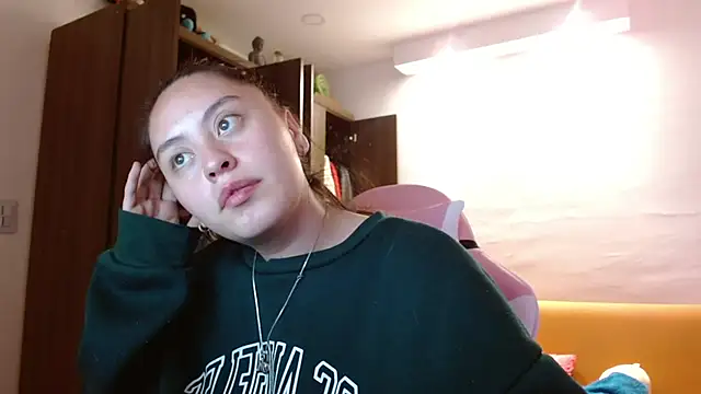 Snapshot of madissooon__ chatting on November 12, 2025, 4:02 am madissooon online show from November 12, 2025, 4:02 am