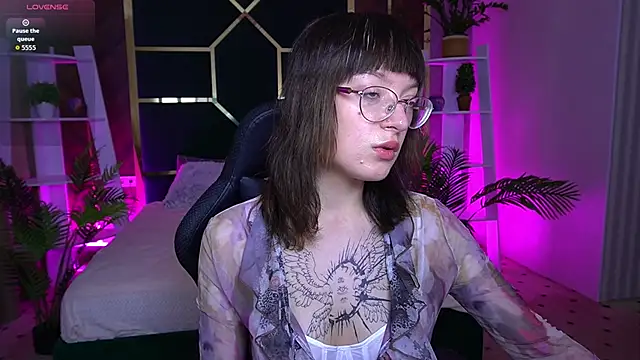 Snapshot of Pixie_Peachh chatting on November 1, 2025, 2:08 pm Pixie Peachh online show from November 1, 2025, 2:08 pm