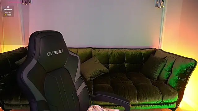 Snapshot of Pixie_Peachh chatting on November 15, 2025, 7:49 am Pixie Peachh online show from November 15, 2025, 7:49 am