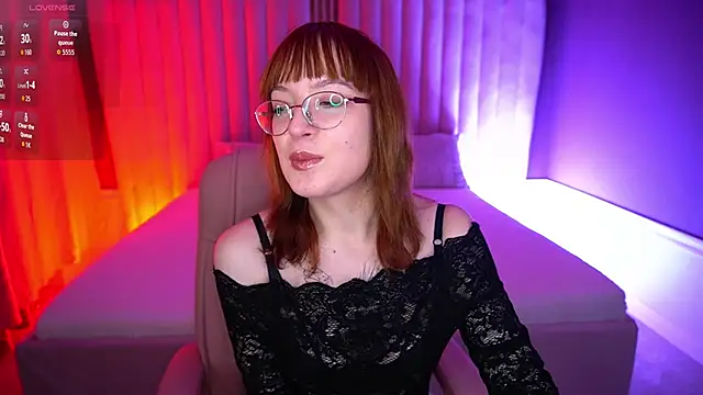 Snapshot of Pixie_Peachh chatting on November 19, 2025, 1:33 pm Pixie Peachh online show from November 19, 2025, 1:33 pm