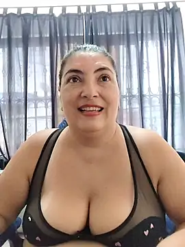 lina maria99 online show from November 6, 2025, 7:48 pm