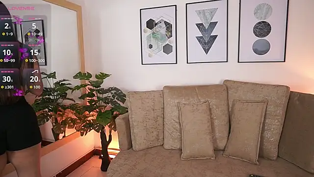 MilaCrave online show from September 18, 2025, 11:45 am