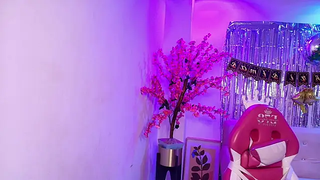 Snapshot of Anie_johnson chatting on December 13, 2025, 7:53 pm Anie johnson online show from December 13, 2025, 7:53 pm