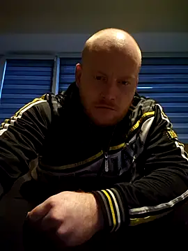 svenni2525 online show from October 29, 2025, 4:20 pm