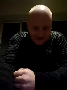 svenni2525 online show from October 31, 2025, 7:04 pm