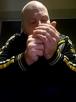 svenni2525 online show from November 4, 2025, 11:59 pm