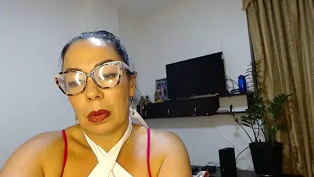 Snapshot of naiaratobon__ chatting on October 12, 2025, 7:29 am naiaratobon online show from October 12, 2025, 7:29 am