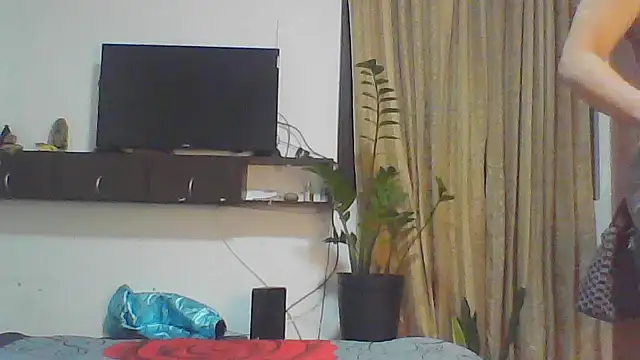 Snapshot of naiaratobon__ chatting on October 24, 2025, 3:36 am naiaratobon online show from October 24, 2025, 3:36 am