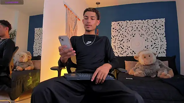 Snapshot of Adonis_WB chatting on November 6, 2025, 8:21 pm Adonis WB online show from November 6, 2025, 8:21 pm