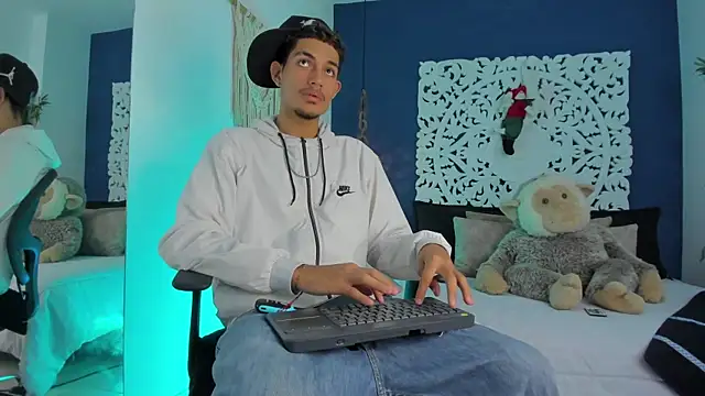 Snapshot of Adonis_WB chatting on November 14, 2025, 8:51 pm Adonis WB online show from November 14, 2025, 8:51 pm