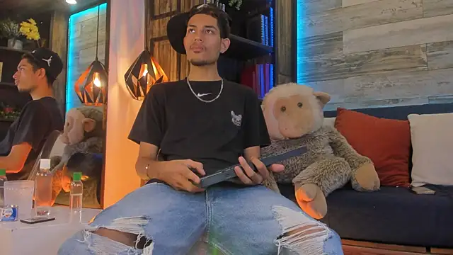 Snapshot of Adonis_WB chatting on November 18, 2025, 1:44 am Adonis WB online show from November 18, 2025, 1:44 am