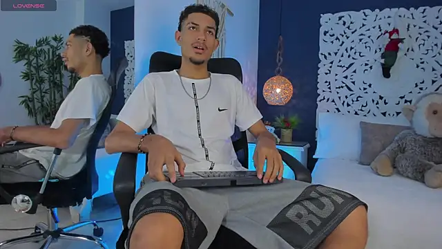 Snapshot of Adonis_WB chatting on November 21, 2025, 10:08 pm Adonis WB online show from November 21, 2025, 10:08 pm