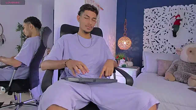 Snapshot of Adonis_WB chatting on November 24, 2025, 10:09 pm Adonis WB online show from November 24, 2025, 10:09 pm