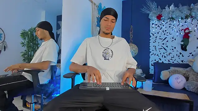 Snapshot of Adonis_WB chatting on December 3, 2025, 10:19 pm Adonis WB online show from December 3, 2025, 10:19 pm