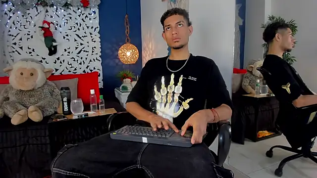 Snapshot of Adonis_WB chatting on December 14, 2025, 4:29 am Adonis WB online show from December 14, 2025, 4:29 am