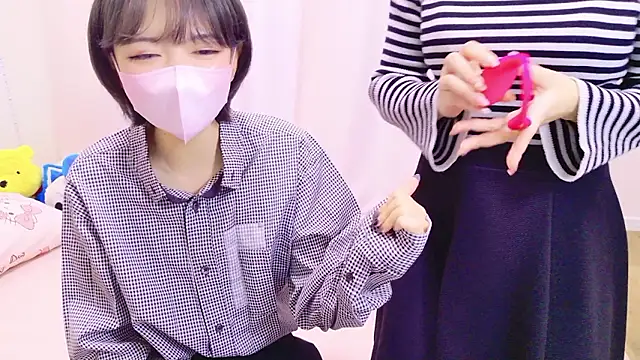 Azusa DoMybest online show from October 25, 2025, 6:43 am