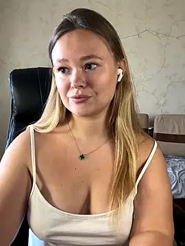 Snapshot of CaramelleSugar_ chatting on October 11, 2025, 12:47 pm CaramelleSugar online show from October 11, 2025, 12:47 pm