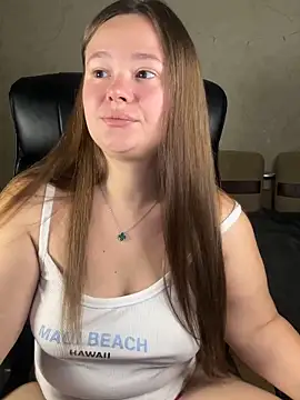 Snapshot of CaramelleSugar_ chatting on November 6, 2025, 8:10 pm CaramelleSugar online show from November 6, 2025, 8:10 pm