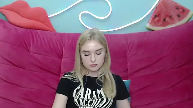 Snapshot of SofySofty chatting on November 7, 2025, 5:57 pm SofySofty online show from November 7, 2025, 5:57 pm