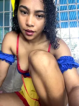 Snapshot of SophieD chatting on September 13, 2025, 12:27 pm SophieD online show from September 13, 2025, 12:27 pm
