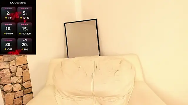 NinaCollinss1 online show from October 31, 2025, 5:47 pm