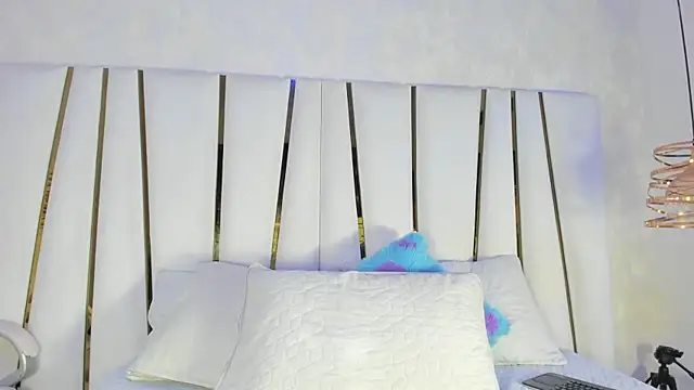 bonnie sm online show from September 26, 2025, 7:18 pm