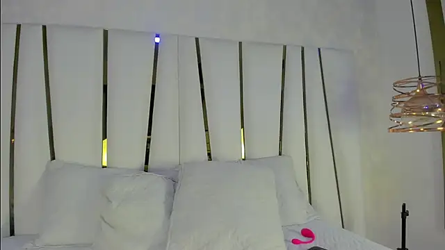 bonnie sm online show from October 24, 2025, 7:32 pm