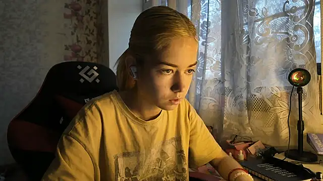 Witching Moon online show from October 31, 2025, 7:31 am