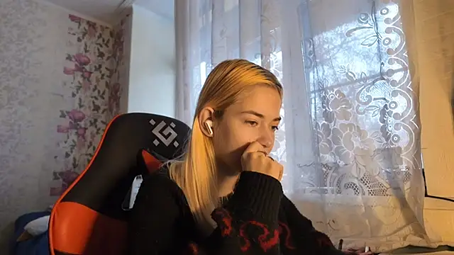 Witching Moon online show from November 17, 2025, 7:58 am