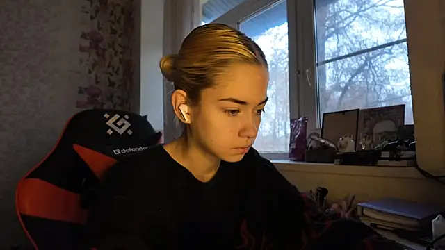 Witching Moon online show from November 26, 2025, 8:26 am