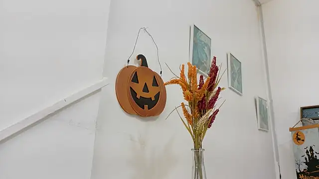 Lizbeth Rouse online show from October 31, 2025, 11:33 am