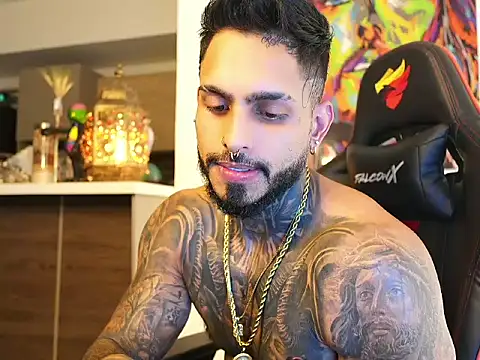 Snapshot of logan_hugh8 chatting on September 28, 2025, 2:33 pm logan hugh8 online show from September 28, 2025, 2:33 pm