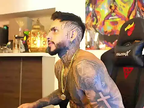 Snapshot of logan_hugh8 chatting on October 2, 2025, 1:29 pm logan hugh8 online show from October 2, 2025, 1:29 pm