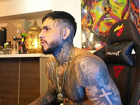 Snapshot of logan_hugh8 chatting on October 4, 2025, 6:33 am logan hugh8 online show from October 4, 2025, 6:33 am