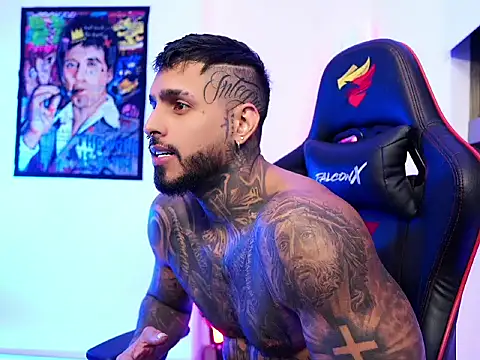 Snapshot of logan_hugh8 chatting on October 16, 2025, 12:44 am logan hugh8 online show from October 16, 2025, 12:44 am