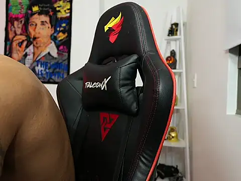 Snapshot of logan_hugh8 chatting on October 21, 2025, 12:33 am logan hugh8 online show from October 21, 2025, 12:33 am