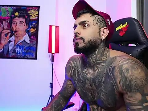 Snapshot of logan_hugh8 chatting on November 4, 2025, 6:45 am logan hugh8 online show from November 4, 2025, 6:45 am