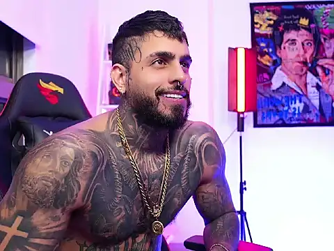 Snapshot of logan_hugh8 chatting on November 14, 2025, 5:28 am logan hugh8 online show from November 14, 2025, 5:28 am