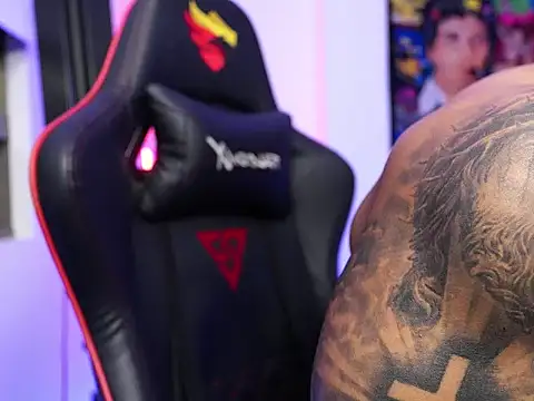 Snapshot of logan_hugh8 chatting on November 15, 2025, 3:37 am logan hugh8 online show from November 15, 2025, 3:37 am