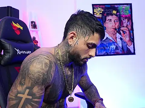 Snapshot of logan_hugh8 chatting on November 25, 2025, 1:16 am logan hugh8 online show from November 25, 2025, 1:16 am