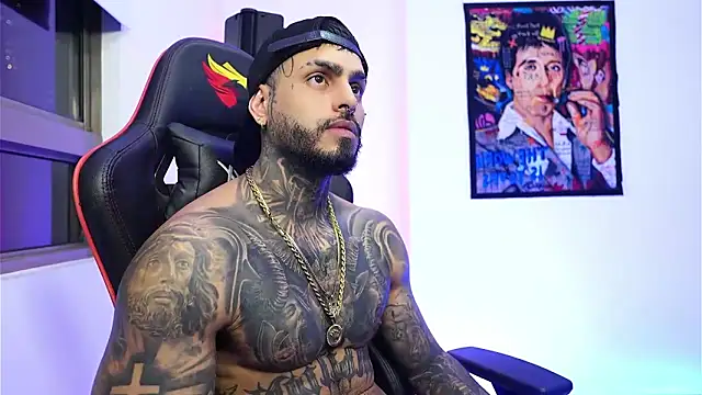 Snapshot of logan_hugh8 chatting on December 14, 2025, 3:34 am logan hugh8 online show from December 14, 2025, 3:34 am