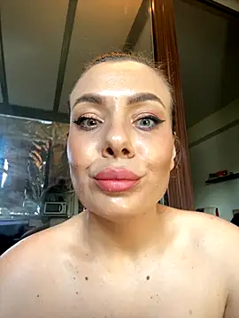 emmasweett11 online show from October 5, 2025, 7:39 am