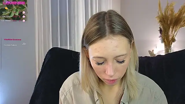 NyxaThorn online show from October 21, 2025, 2:40 pm