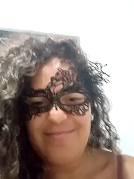 RaphinhaSanches online show from December 15, 2025, 5:50 pm