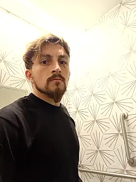 Snapshot of Macrhizz chatting on October 23, 2025, 5:33 pm Macrhizz online show from October 23, 2025, 5:33 pm