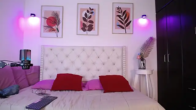 Snapshot of barbyehot chatting on October 12, 2025, 12:20 am barbyehot online show from October 12, 2025, 12:20 am